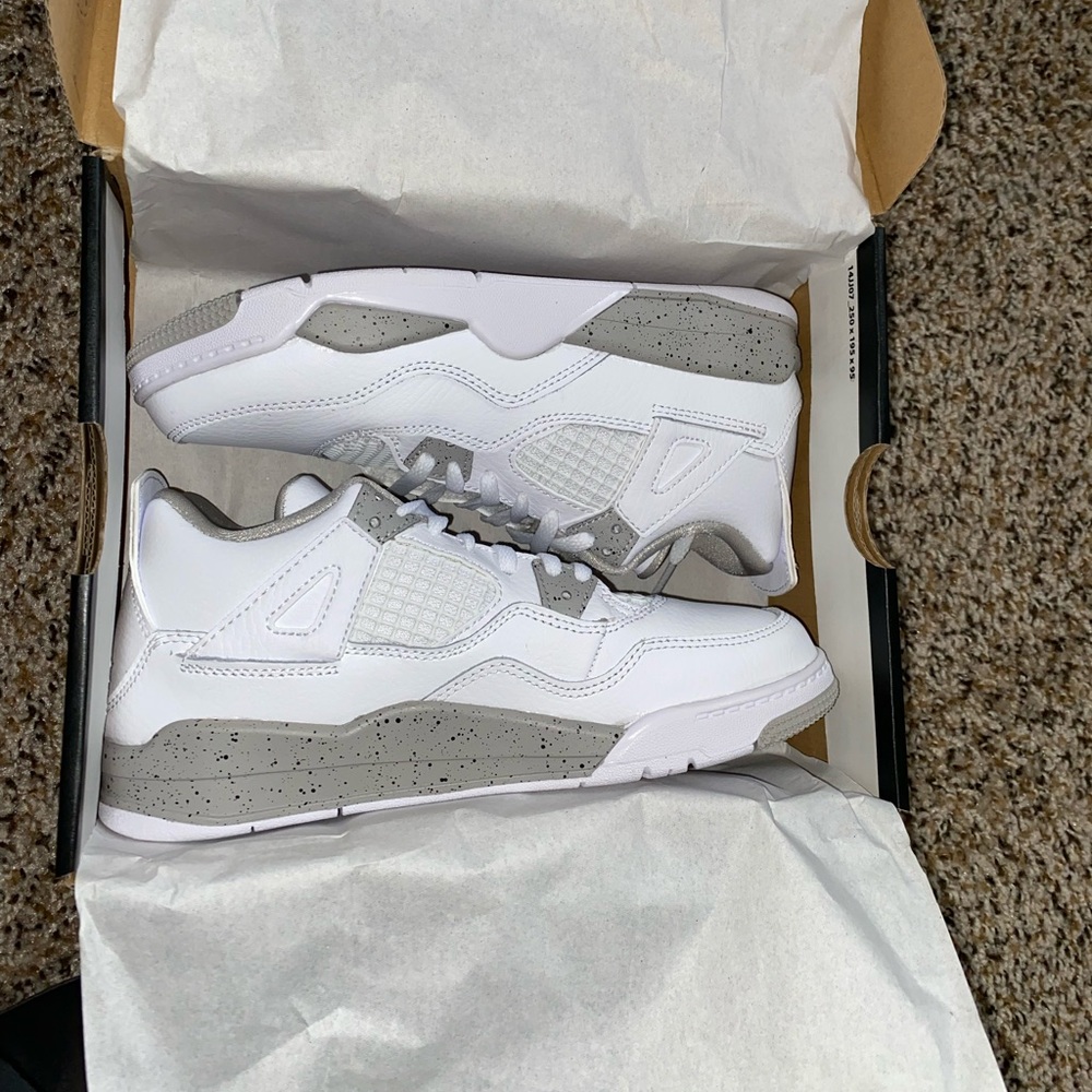 Jordan retro 4 brand new in box accepting offers